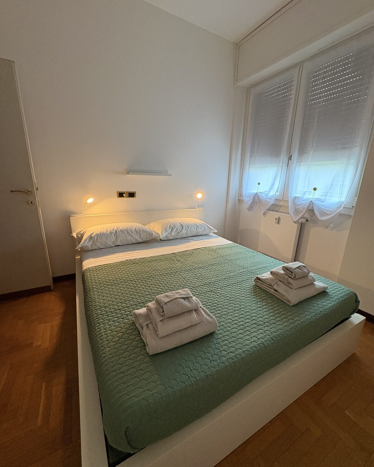 Camera matrimoniale di La Felce con letto preparato per gli ospiti Camera matrimoniale di La Felce con letto preparato per gli ospiti